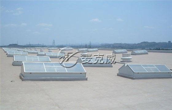 下開(kāi)式三角形電動(dòng)采光排煙天窗產(chǎn)品圖